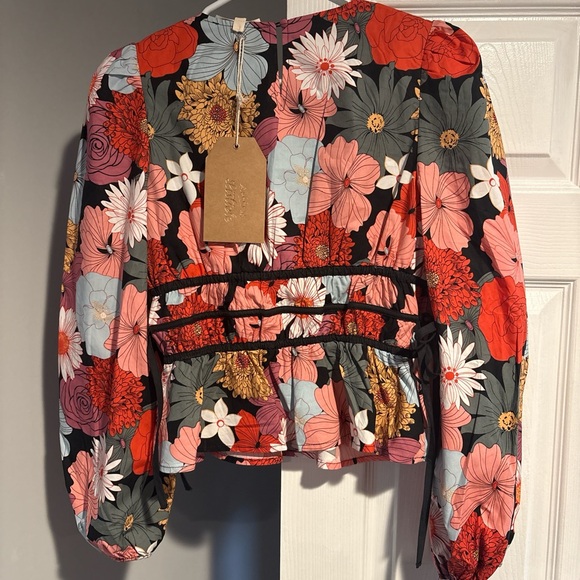 Listicle Tops - Listicle Vibrant Floral Top